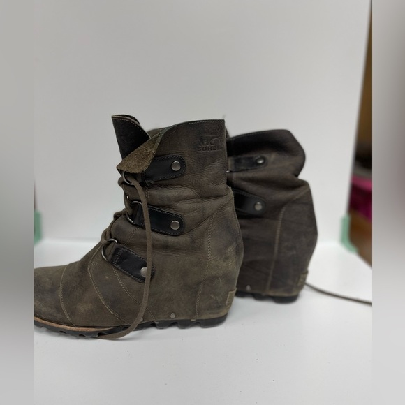 Sorel Women's Dark Brown Lace Up Boots - Picture 1 of 2